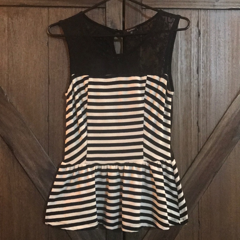 Monteau Lace Top